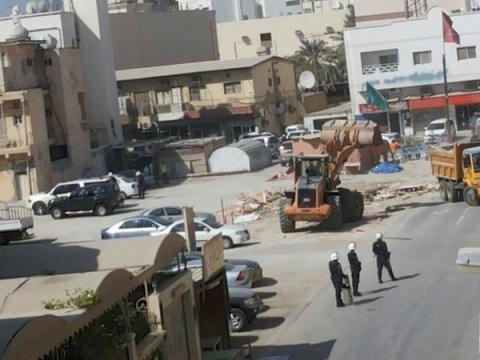 القوات البحرينية تهدم نصباً دينياً يرمز لعاشوراء